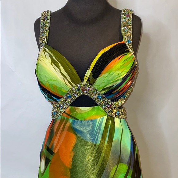 Green multi gown - Picture 1 of 6